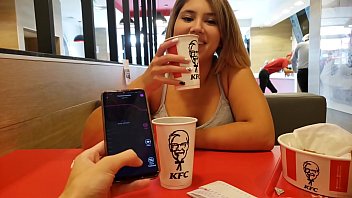 Смелая девушка и куриные ножки история любви в KFC