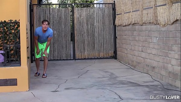 Богатая грудастая милфа Alison Tyler получает глубокий трах с соседом