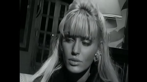 Блондинку-жену трахнули в гостиничном номере